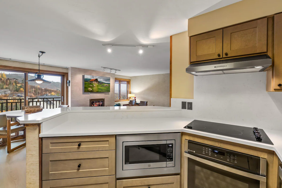 Bear Claw 407 Ski-In/Out Condo + Ski Shuttle! — photo 3