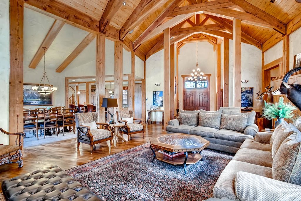 Hatari Lodge-Shock Hill Ski Home, Hot Tub, Media Room, Walk to Gondola - Mountain Vacation Lodging — photo 4