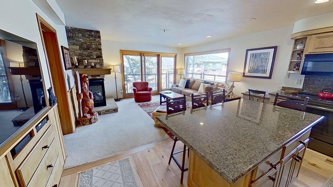 Crestwood 1117 Deluxe 2 Bedroom — photo 2