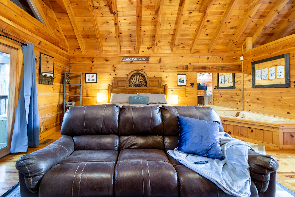 Gatlinburg Cabin | King Bed + Hot Tub + Pool — photo 2
