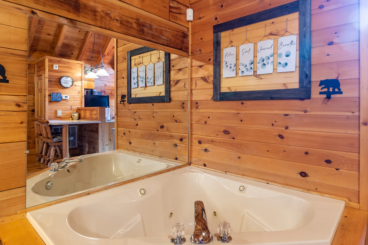 Gatlinburg Cabin | King Bed + Hot Tub + Pool — photo 3