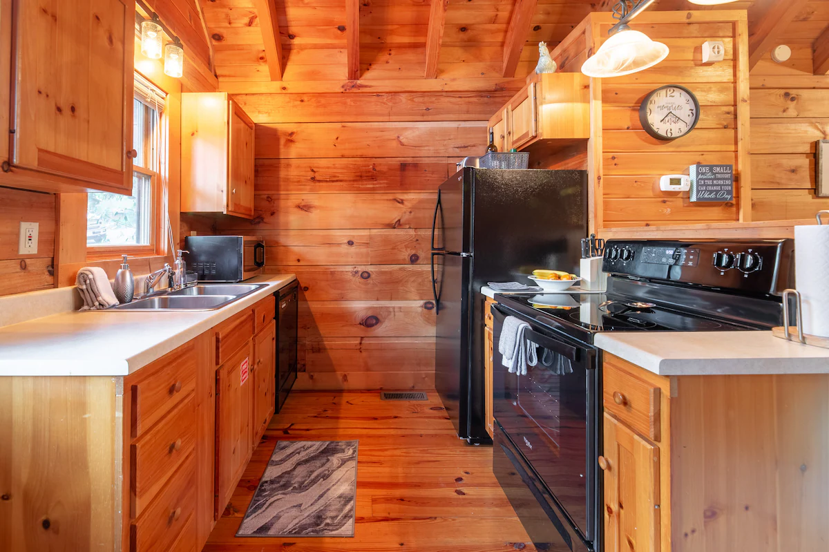 Gatlinburg Cabin | King Bed + Hot Tub + Pool — photo 4