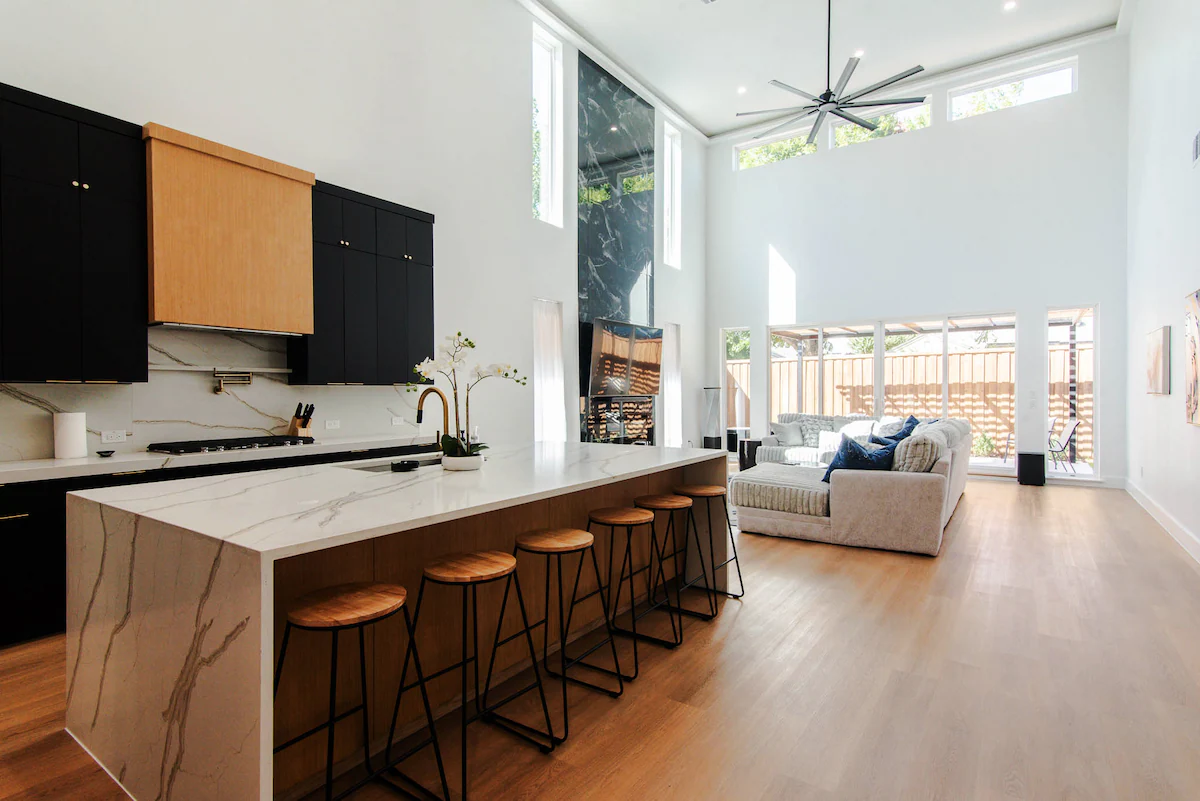 SkyLuxe Five | Modern 5BR | Rooftop + Photo Studio — photo 4