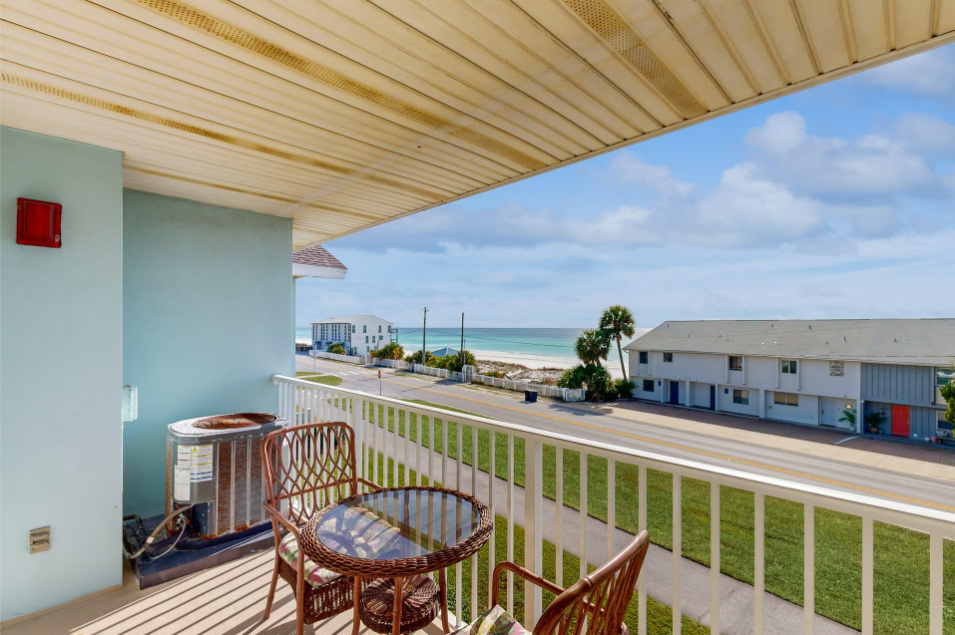Gulfview Getaway 317-Gulf Views-Sleeps 2 — photo 3