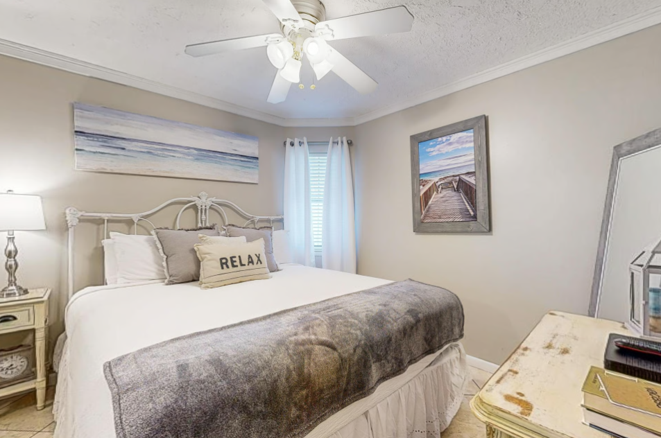 Gulfview Getaway 317-Gulf Views-Sleeps 2 — photo 4