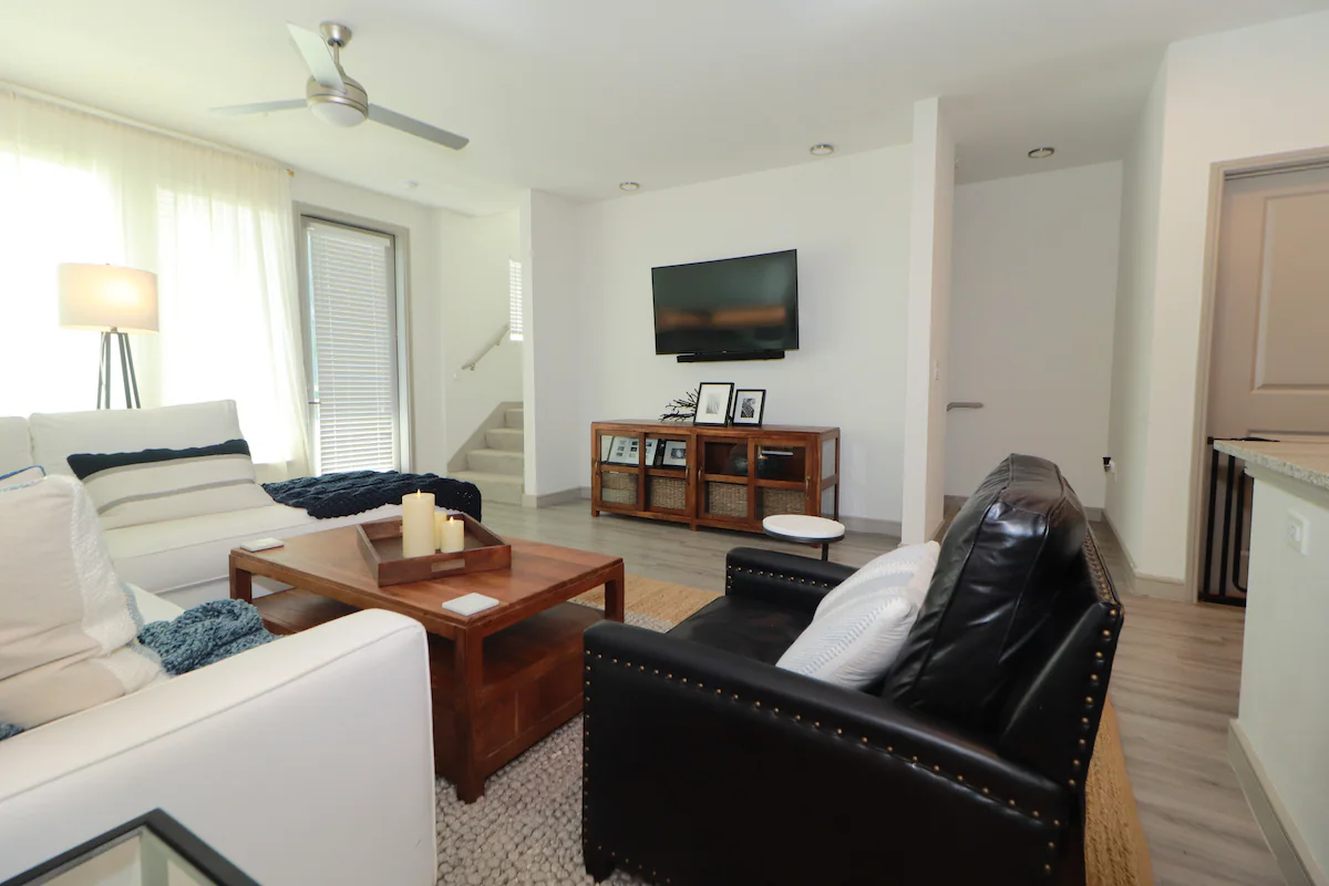 Lovely 2-bedroom Townhome — photo 3