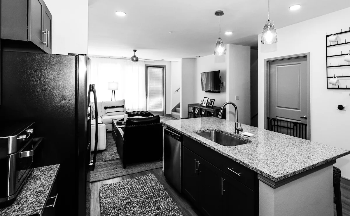 Lovely 2-bedroom Townhome — photo 4
