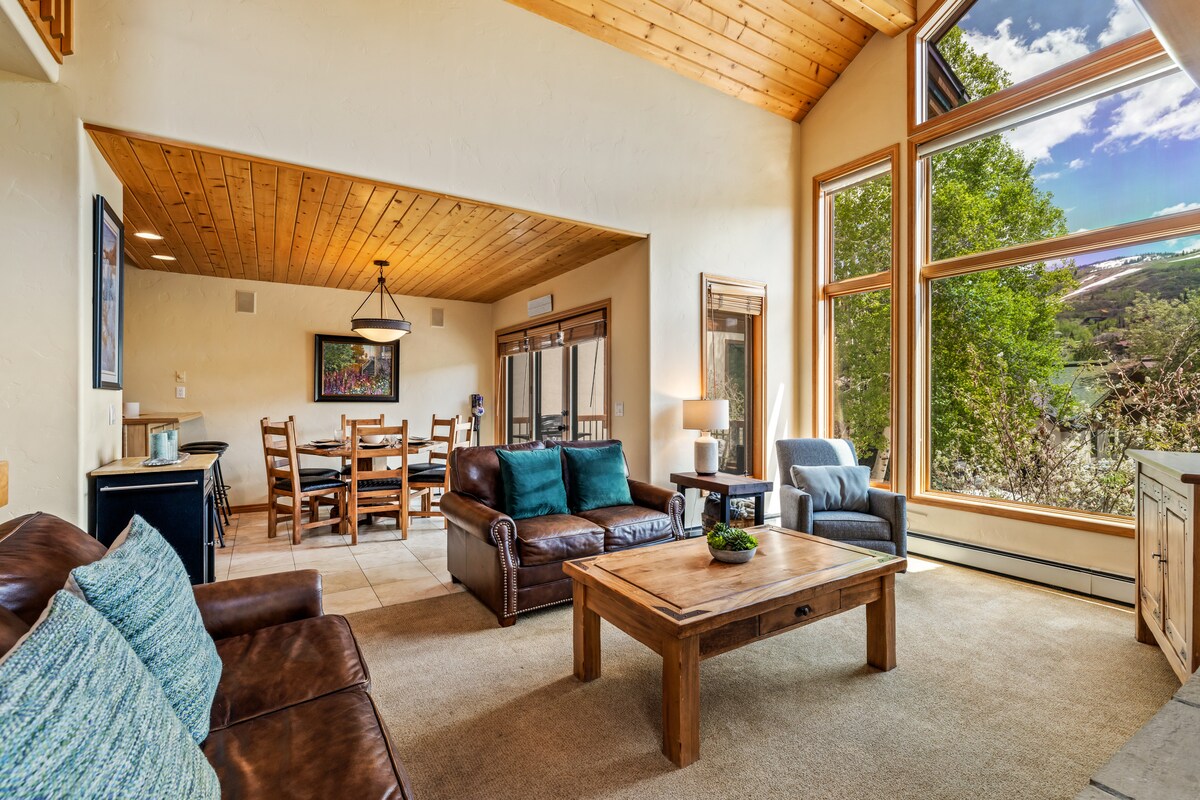 4bd Townhome w Mtn Views Pool and Hot Tub 1079 — photo 3