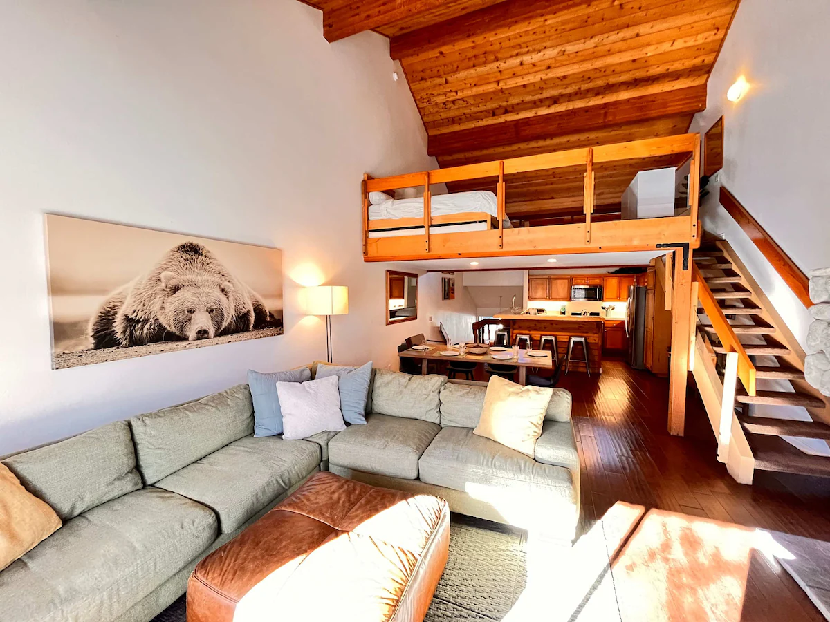 Beautifully Decorated Ski Condo with Mtn Views — photo 5