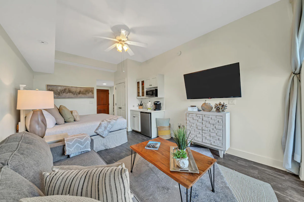 Stylish Coastal Baytowne Studio Amazing Amenities — photo 3