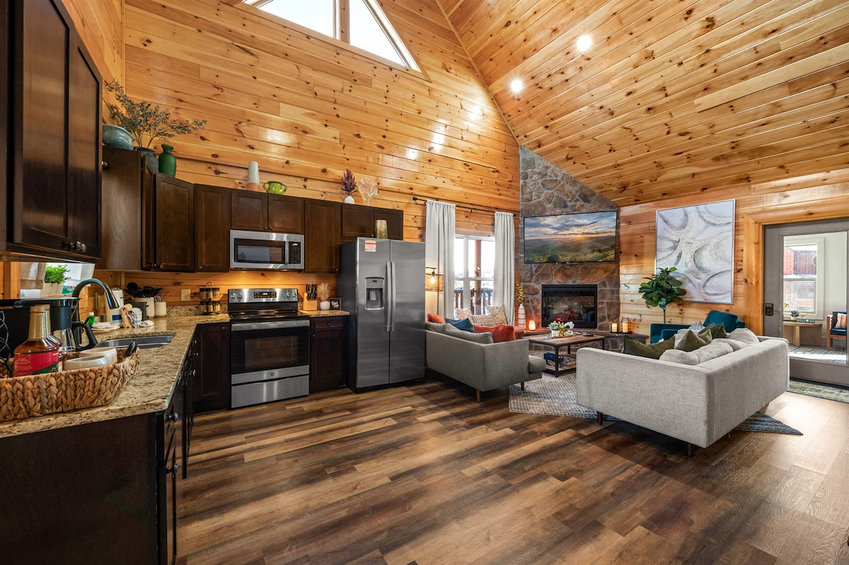 Pvt Indoor Pool 4BR Cabin, 1miles->Parkway, BBQ — photo 2
