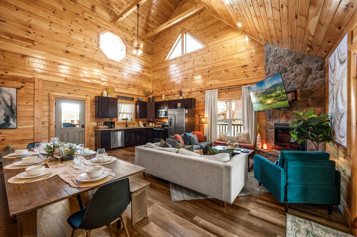 Pvt Indoor Pool 4BR Cabin, 1miles->Parkway, BBQ — photo 3