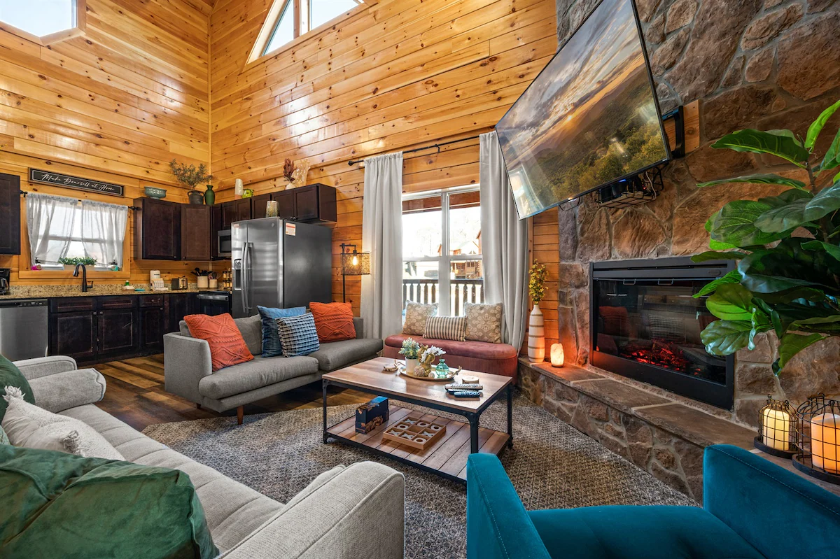 Pvt Indoor Pool 4BR Cabin, 1miles->Parkway, BBQ — photo 4