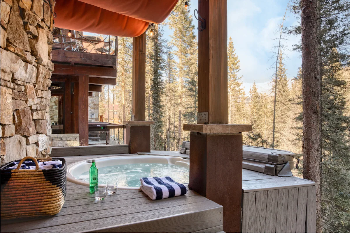 Apex - Walk to Trails + Hot Tub | Sauna & Theater — photo 2