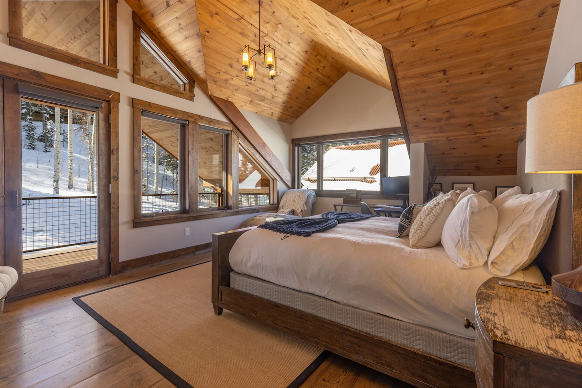 Apex - Walk to Trails + Hot Tub | Sauna & Theater — photo 4