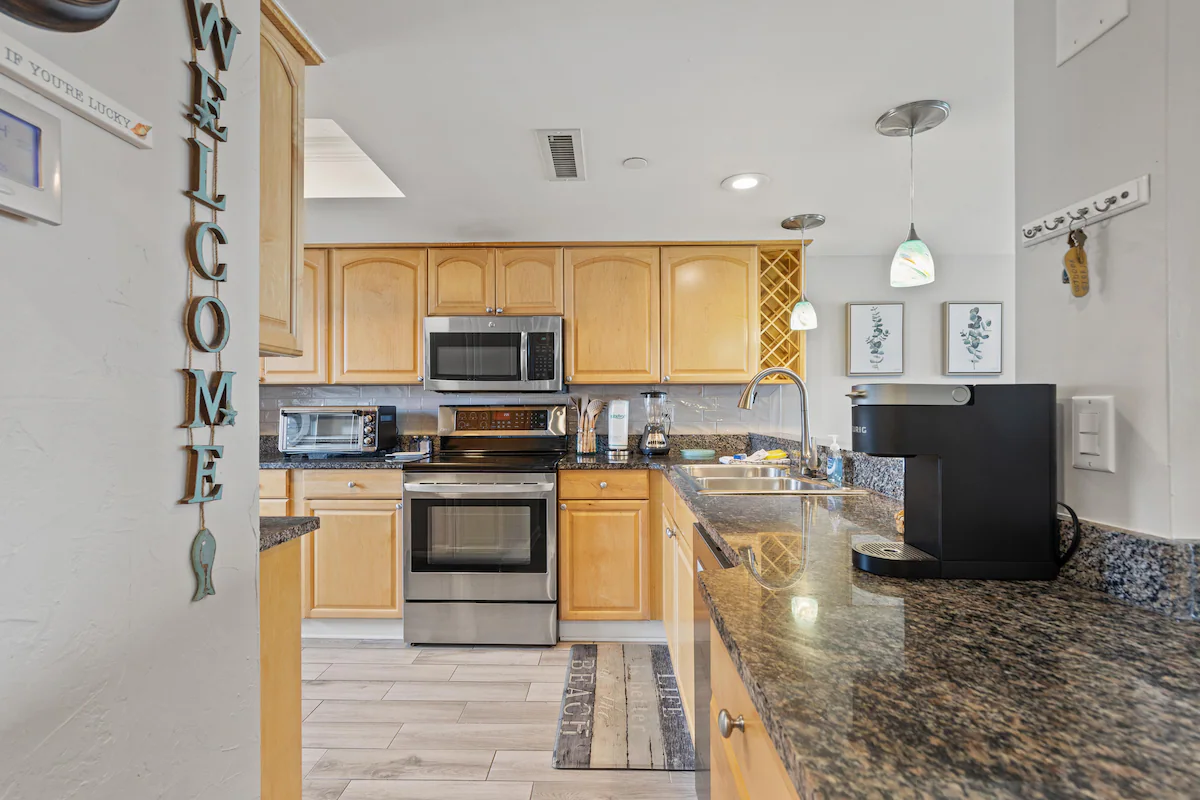 Commodore 1106 | Luxury Gulf-Front Retreat—3BR & V — photo 4