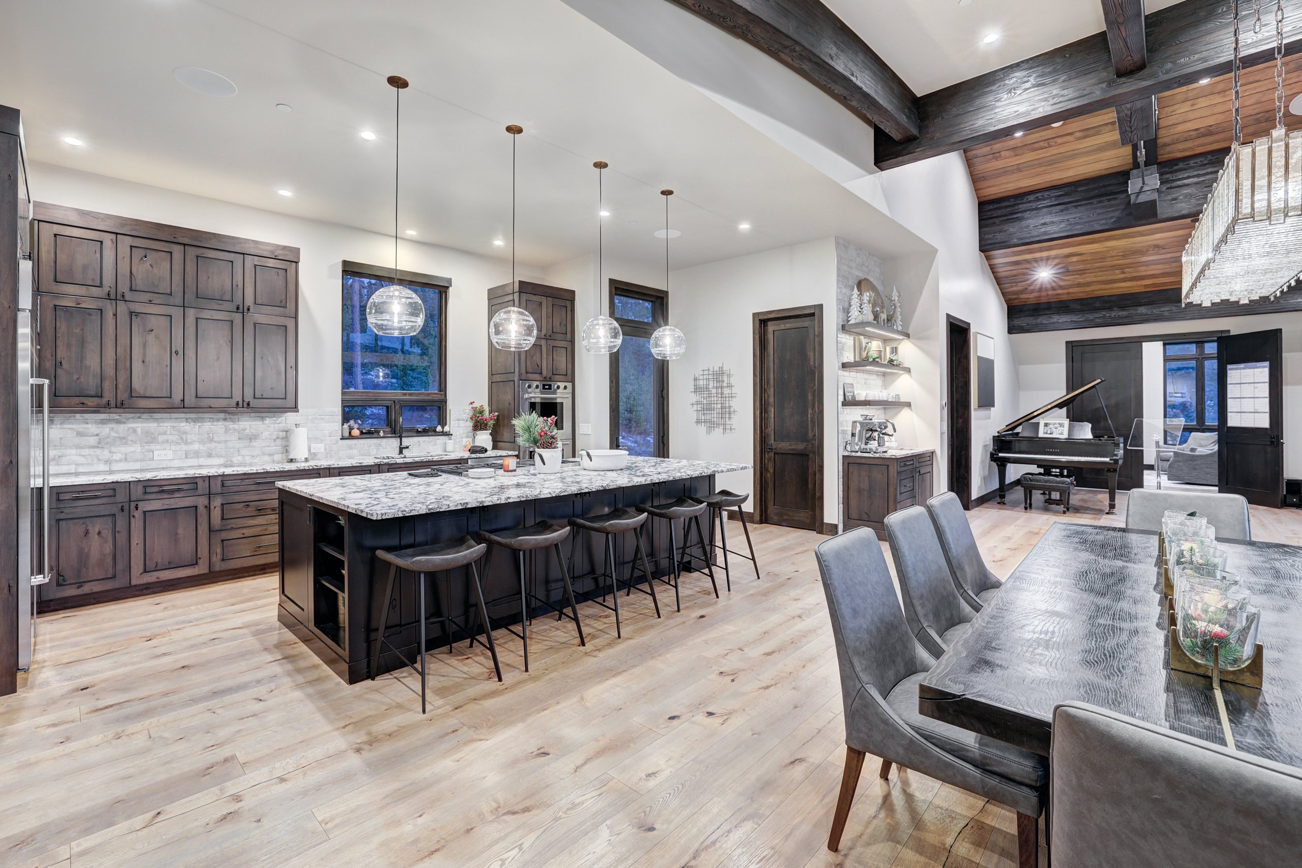 NEW Crowne Summit Luxury Estate — photo 2