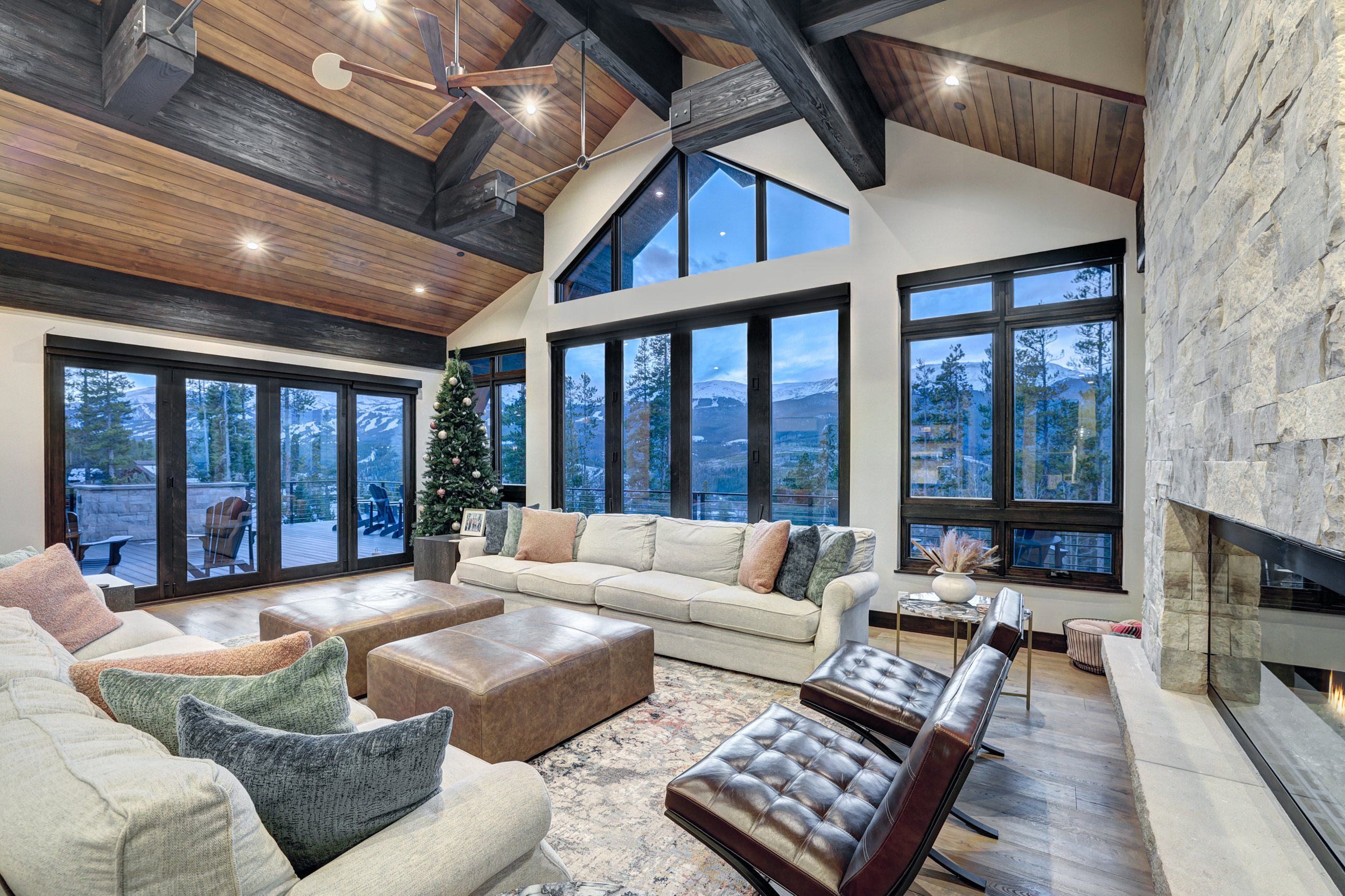 NEW Crowne Summit Luxury Estate — photo 3