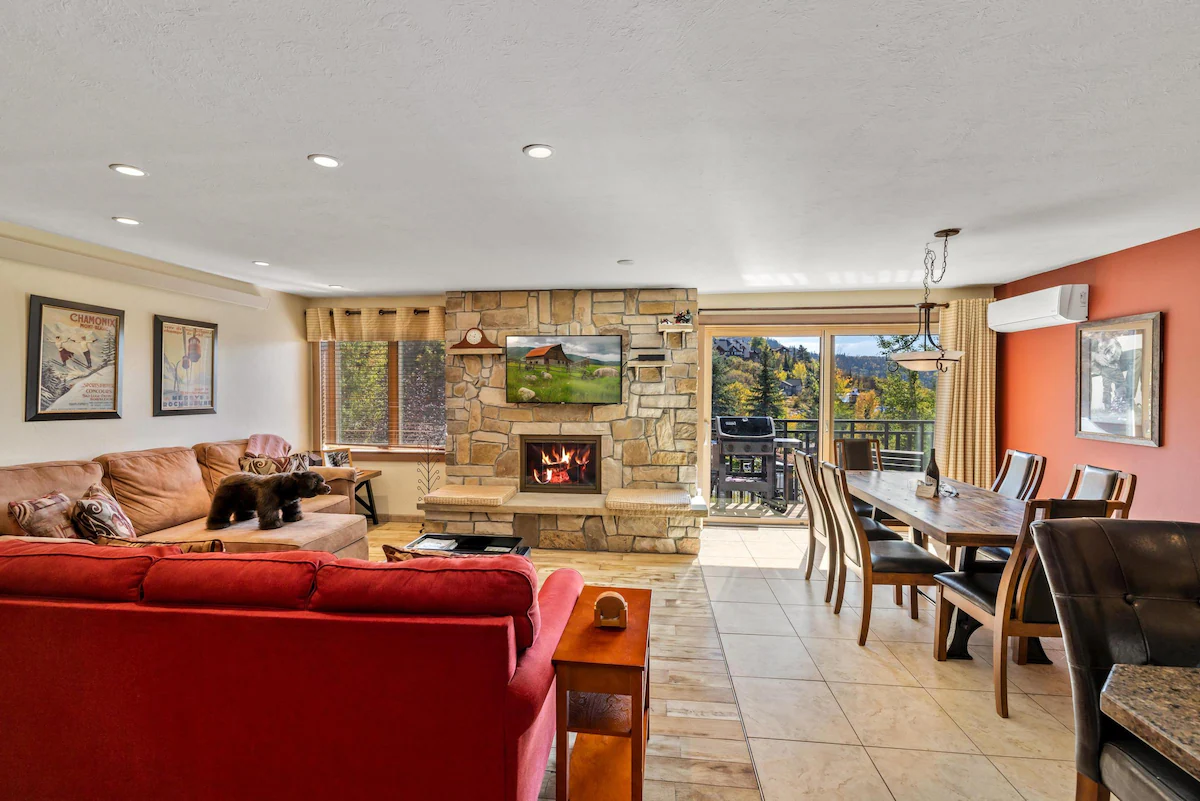Bear Claw 313 Ski-In/Out Condo + Ski Shuttle! — photo 3