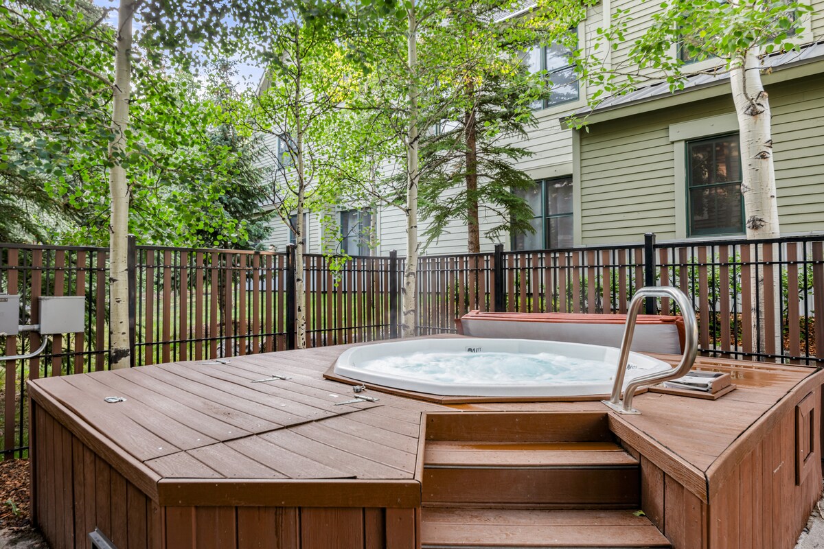 3 Ensuite Bedrooms, Private Garage, On Main Street — photo 3
