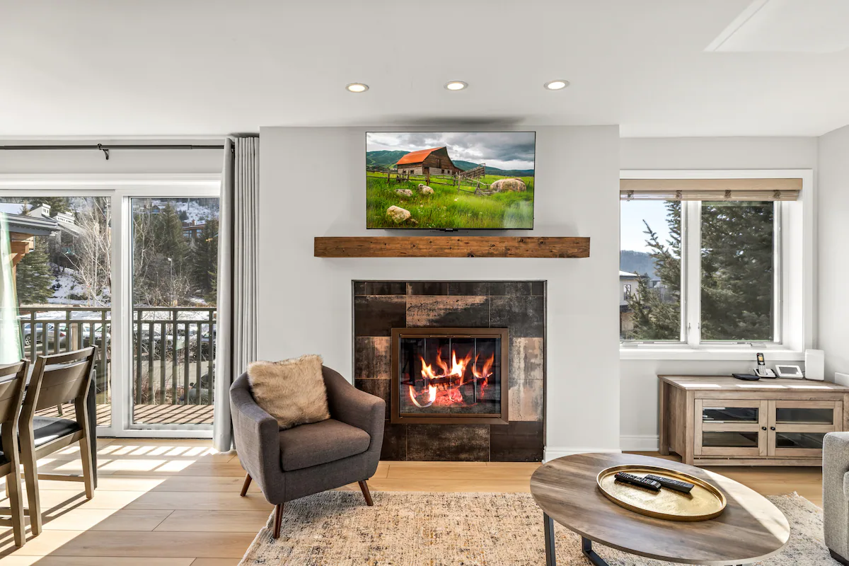 Bear Claw 207 Ski-In/Out Condo + Ski Shuttle! — photo 2