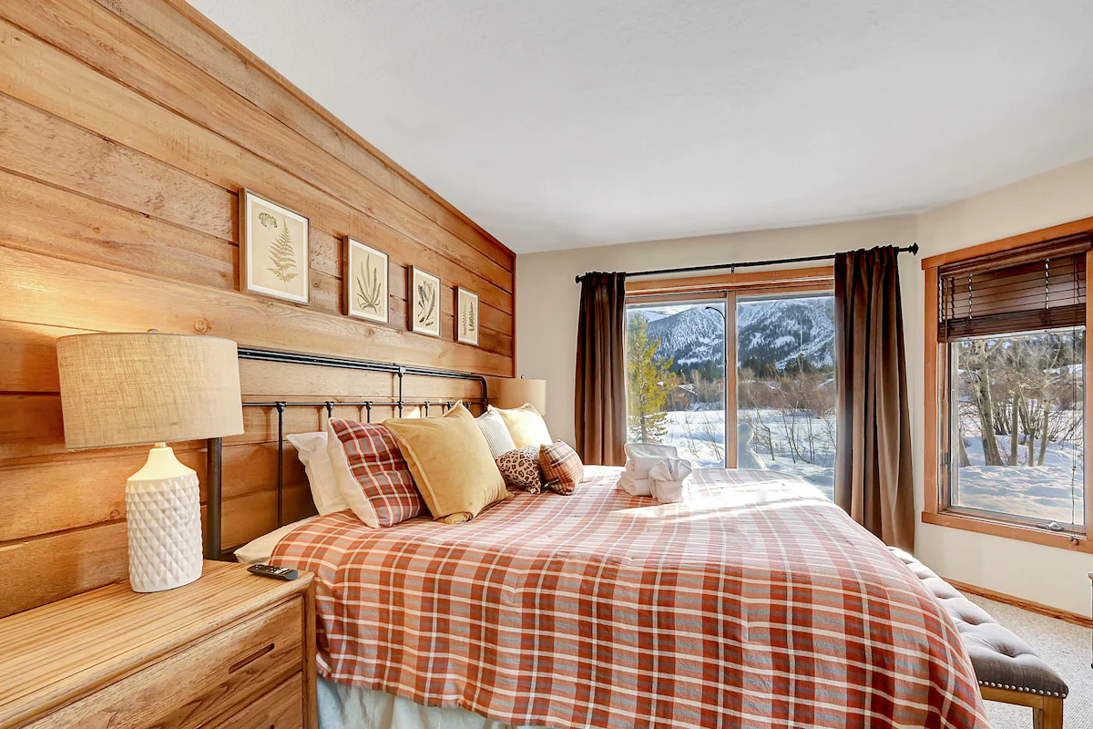 Snowcreek 426 Beautiful Meadow Townhome — photo 3