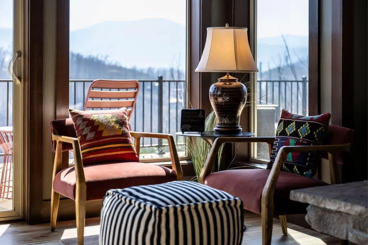 Luxury Cabin Mountain Views, Hot Tub & Game Loft — photo 3