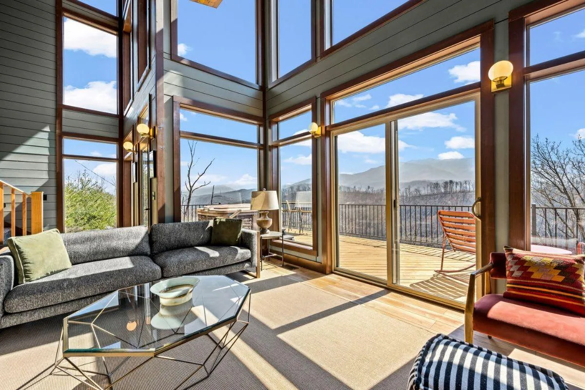 Luxury Cabin Mountain Views, Hot Tub & Game Loft — photo 4