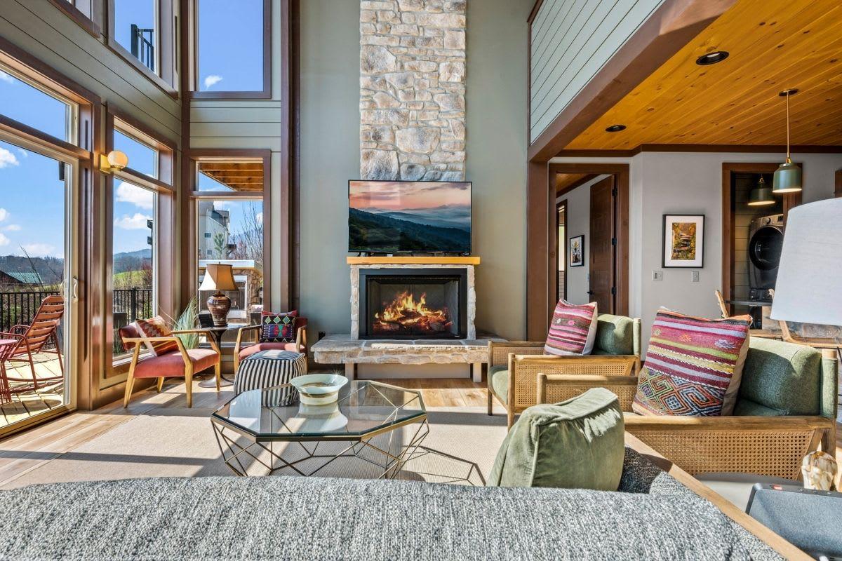 Luxury Cabin Mountain Views, Hot Tub & Game Loft — photo 5
