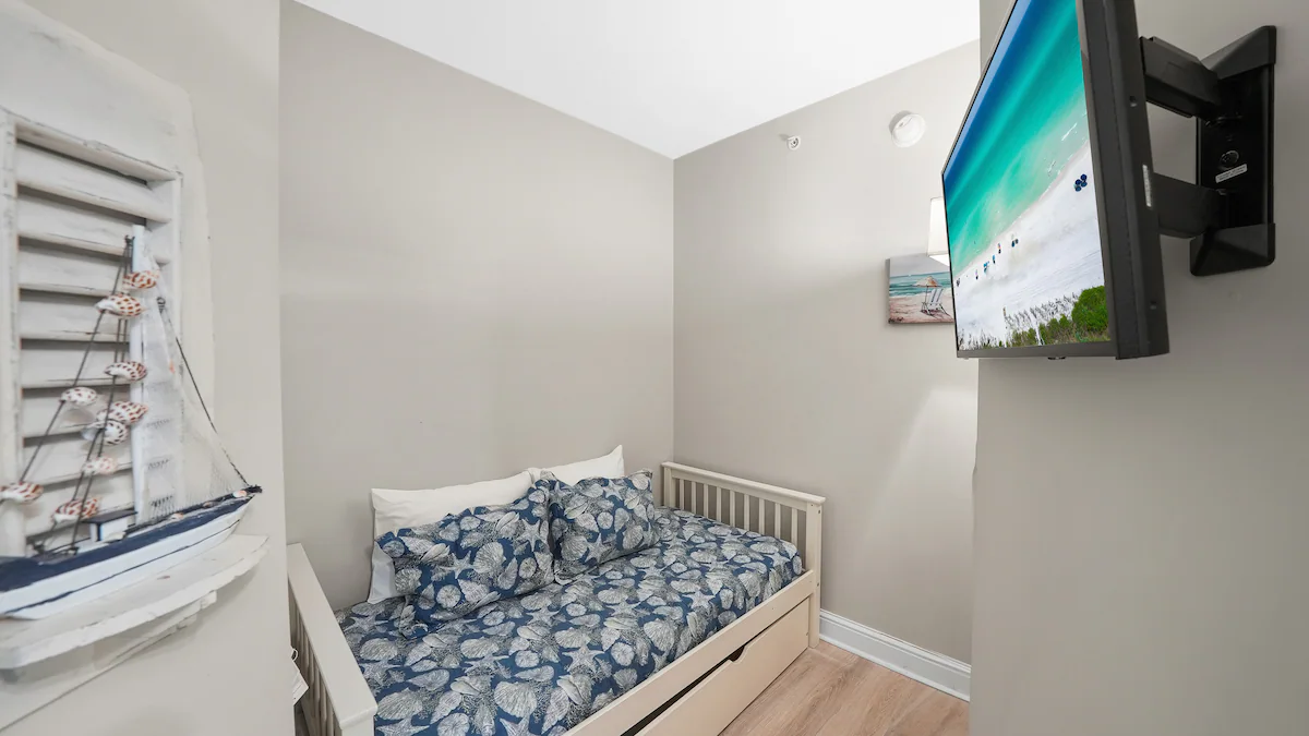 Aqua 1710 - Beachfront Condo, Sleeps 4-6 — photo 3