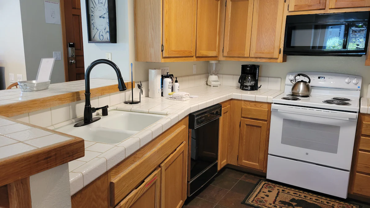 Snowcreek Resort Vacation Rental 585 — photo 5