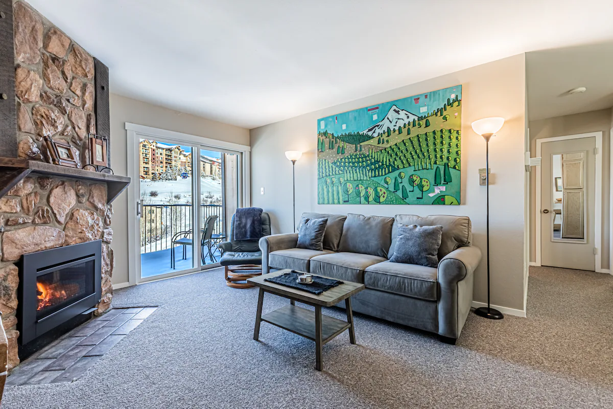 Cozy, Ski-In Condo w/ Hot Tubs and Mt Views! — photo 3