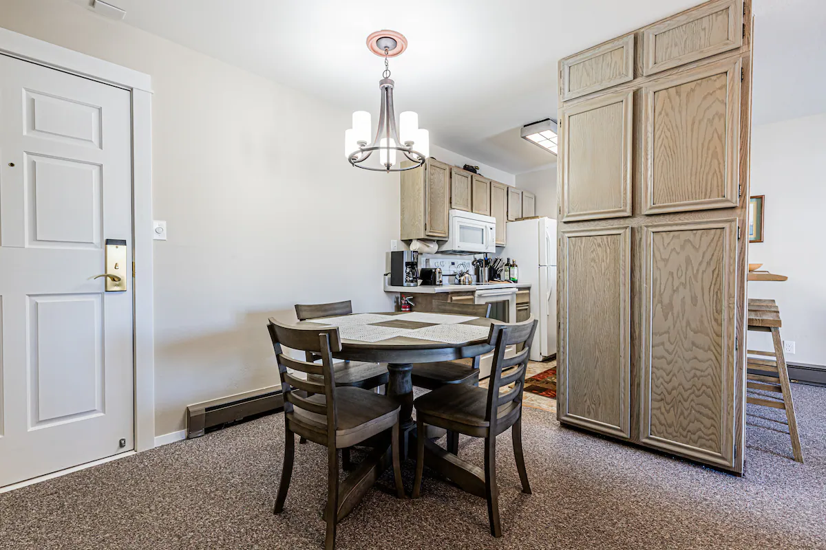 Cozy, Ski-In Condo w/ Hot Tubs and Mt Views! — photo 5