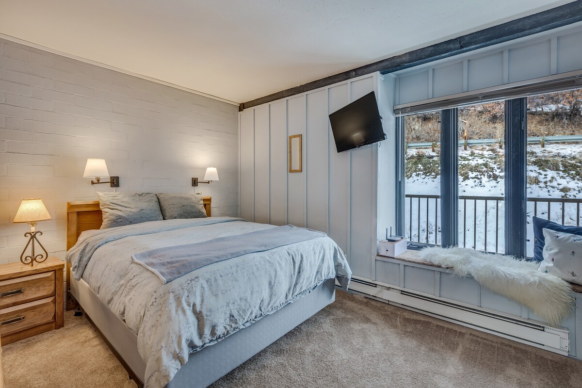 Walk to Ski 1BR w Slope Views 1047 — photo 5