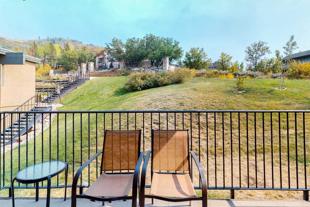Cute 2BR Ski In/Out Ski Inn Condos 226 — photo 2