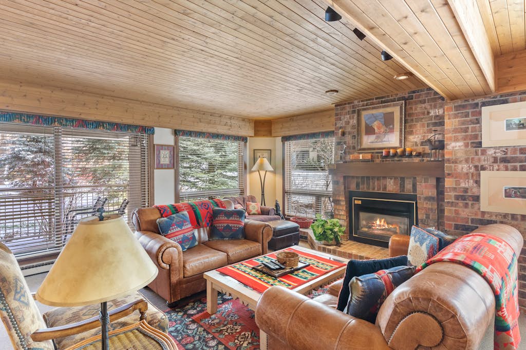 Dulany 104-Steps to Ski 3BR Mountainview — photo 2