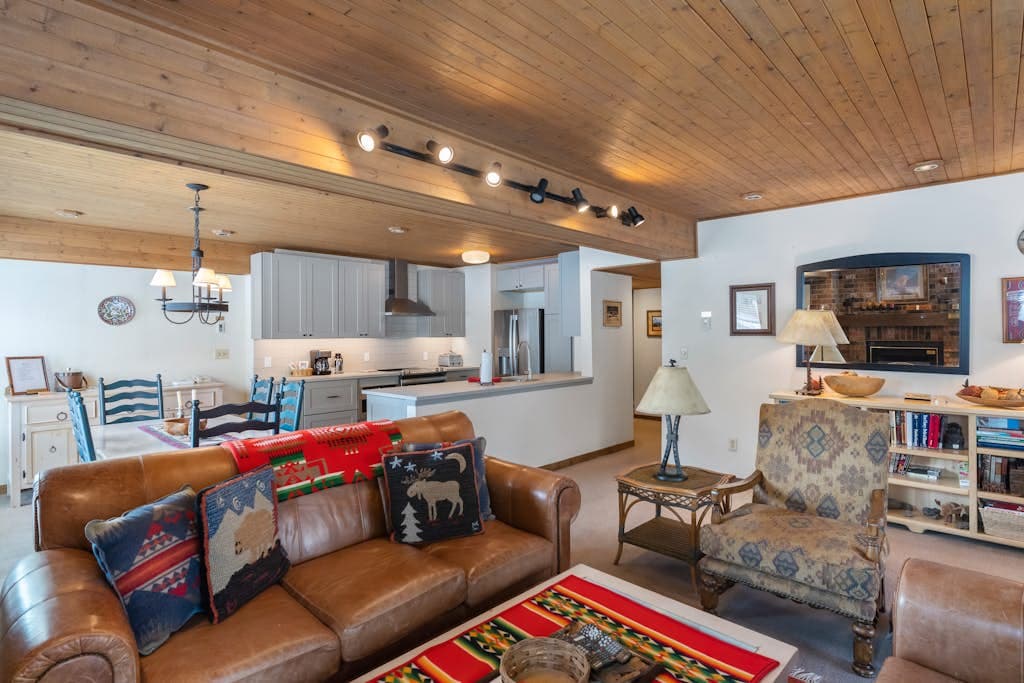Dulany 104-Steps to Ski 3BR Mountainview — photo 3