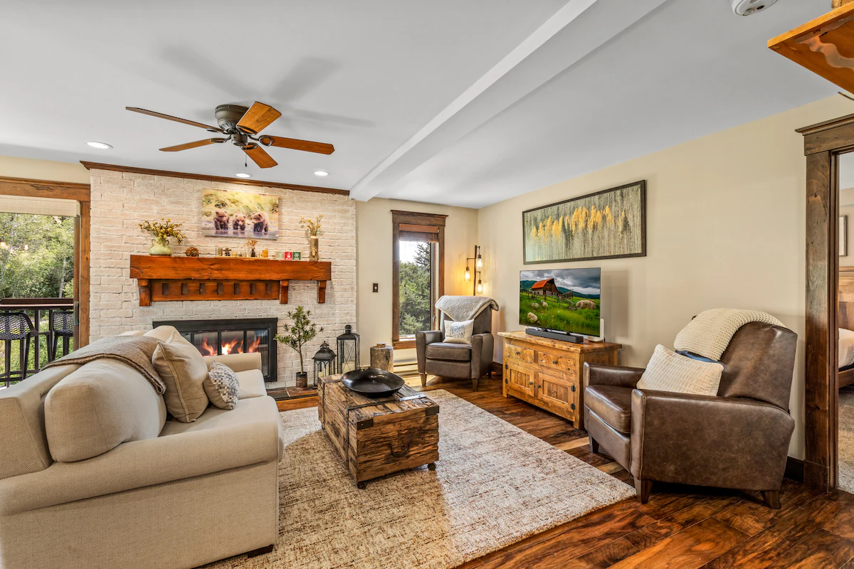 Bear Claw 301 Ski-In/Out Condo + Ski Shuttle! — photo 2