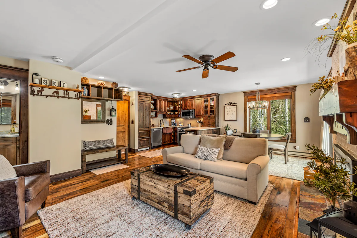 Bear Claw 301 Ski-In/Out Condo + Ski Shuttle! — photo 3