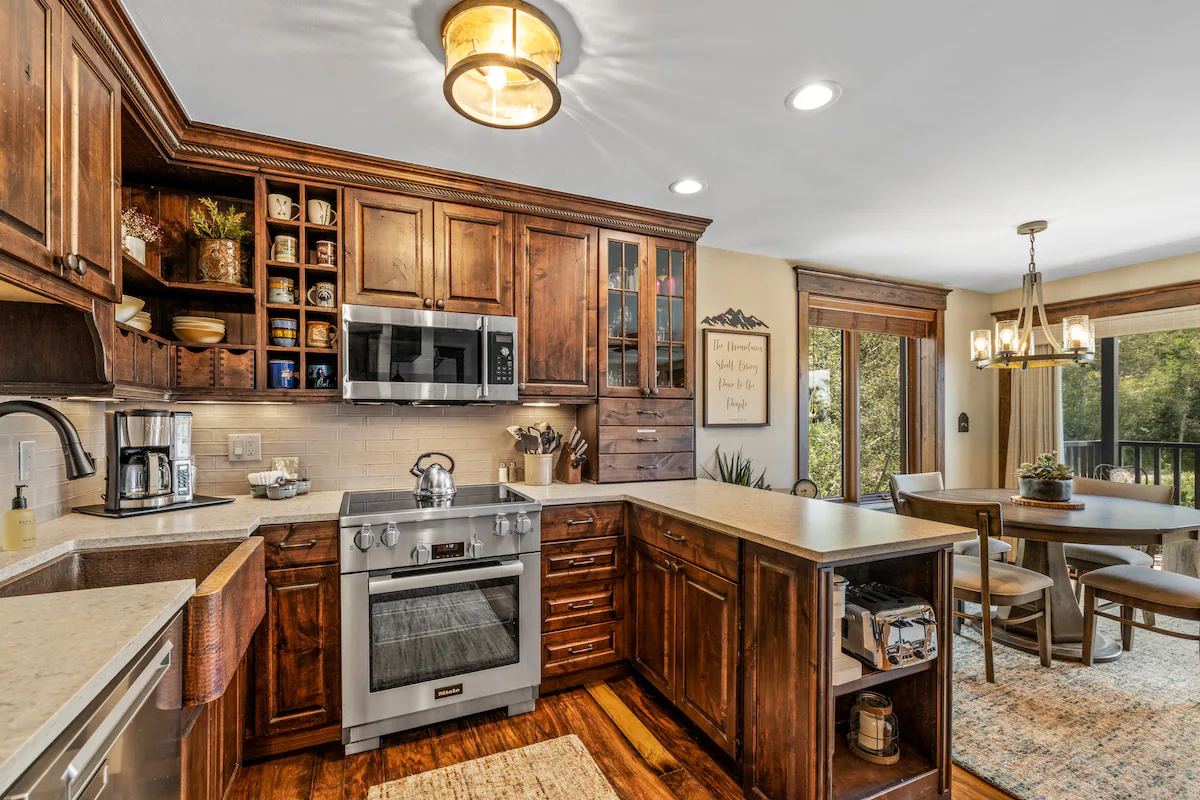 Bear Claw 301 Ski-In/Out Condo + Ski Shuttle! — photo 5