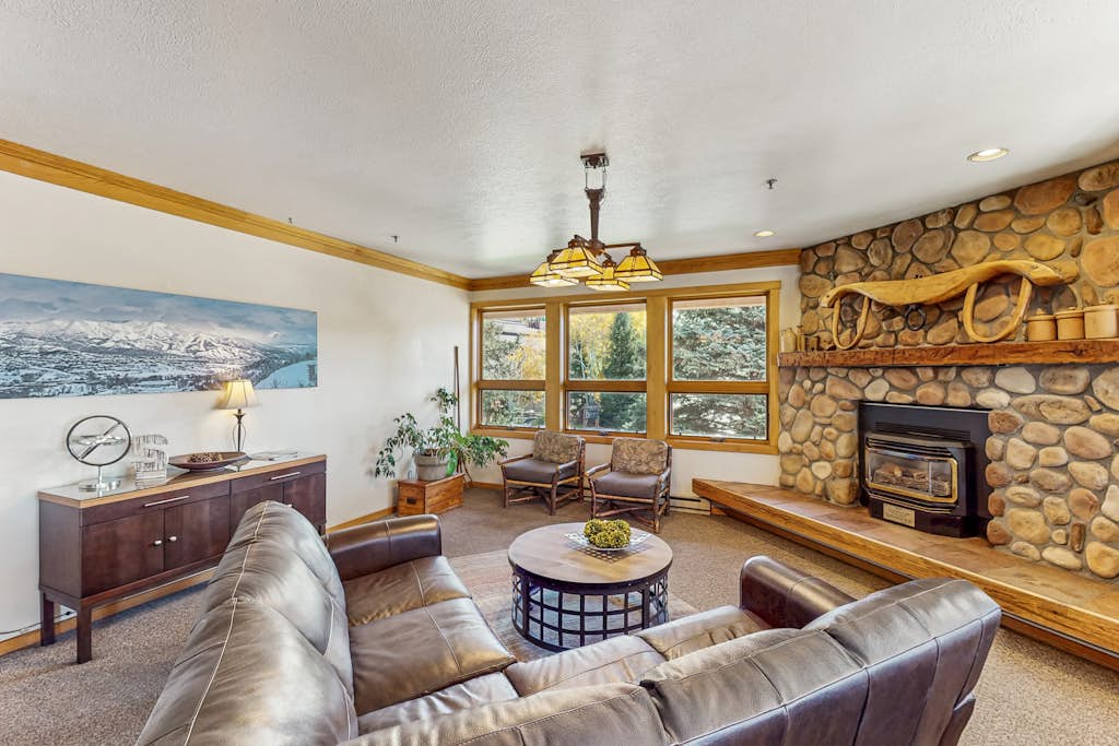 Snowflower 205-Updated 2BR Mountainview — photo 4