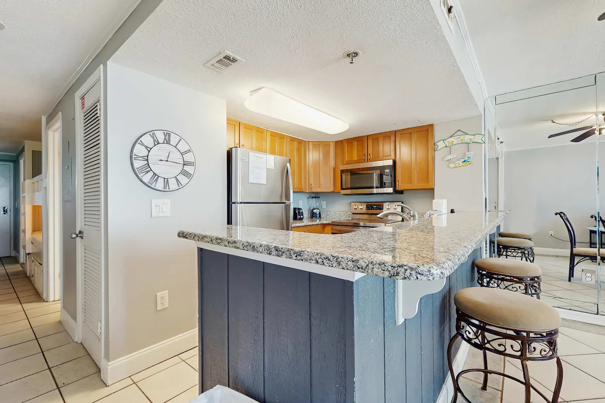 Gulf front condo, Pools, hot tub, and gym — photo 4