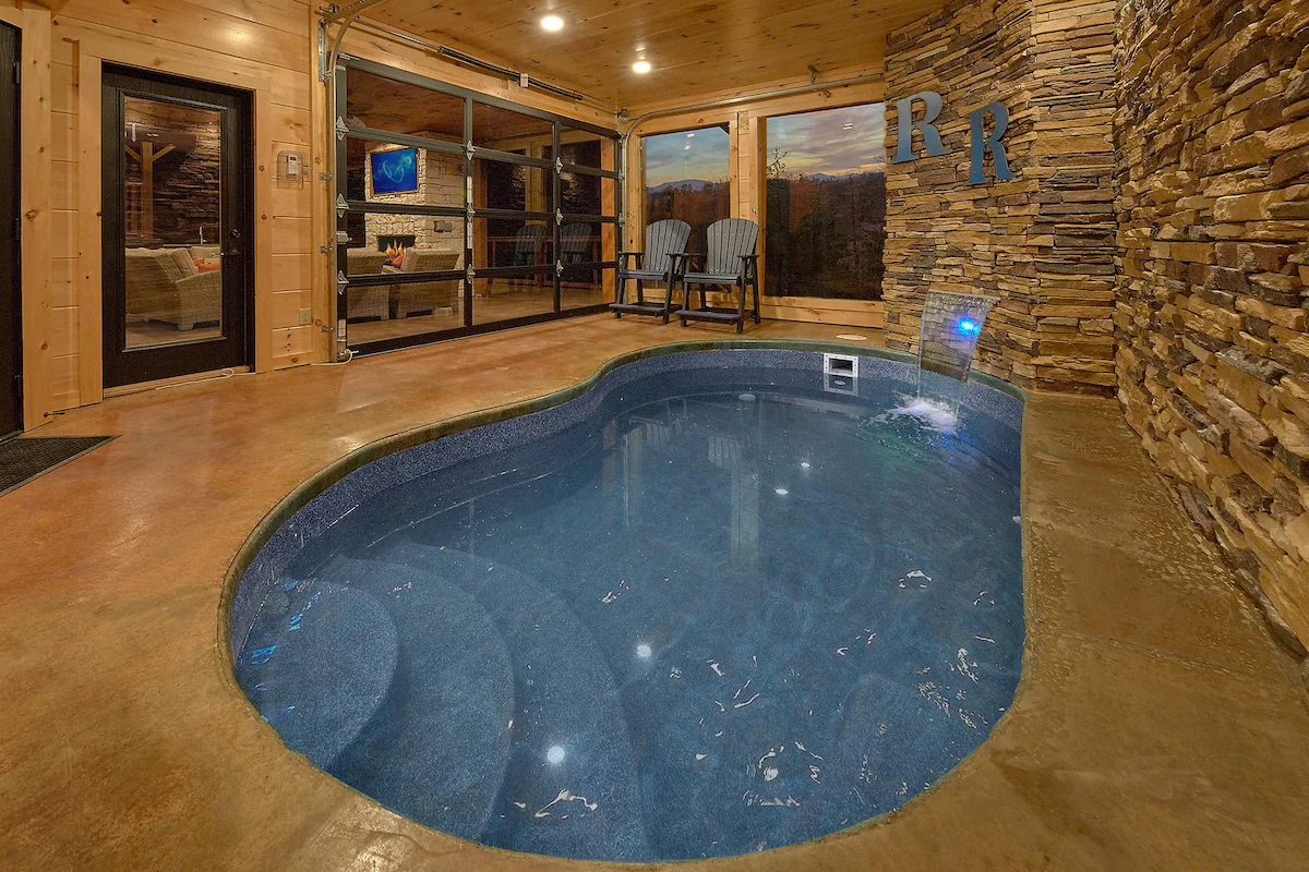 Private Pool, Theater, Gameroom, Hot Tub — photo 2
