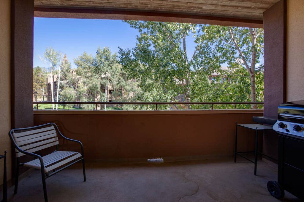 Modern 2BR Canyon Creek B207 2nd-Floor | Pool — photo 3