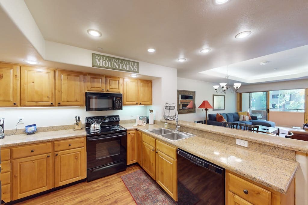 Modern 2BR Canyon Creek B207 2nd-Floor | Pool — photo 4