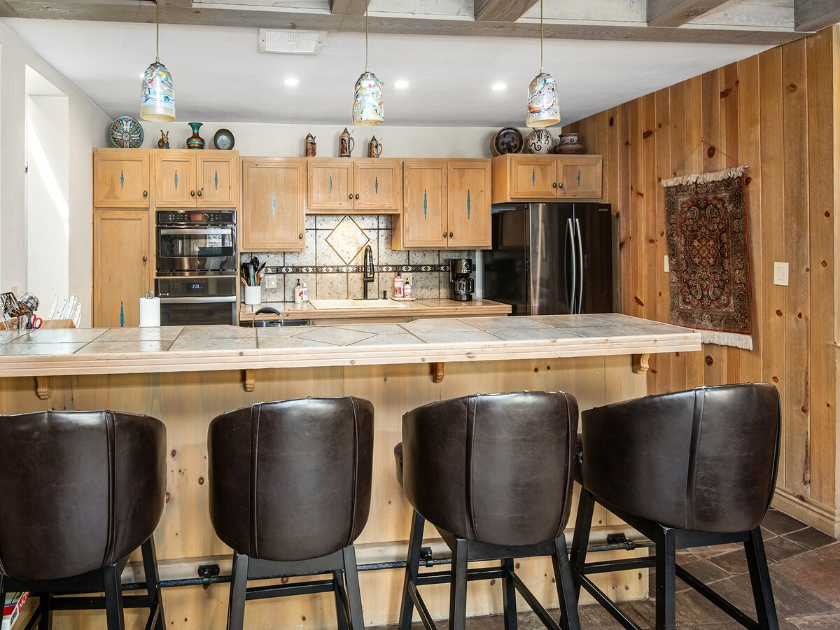 Village Center 1F | 2BR in Vail Village — photo 4