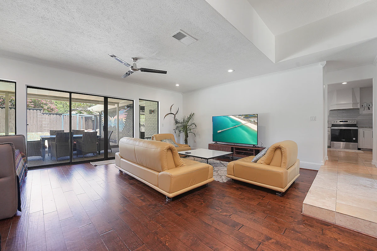 Spacious Sleeps 20 w/ Heated Pool by Uptown Dallas — photo 2