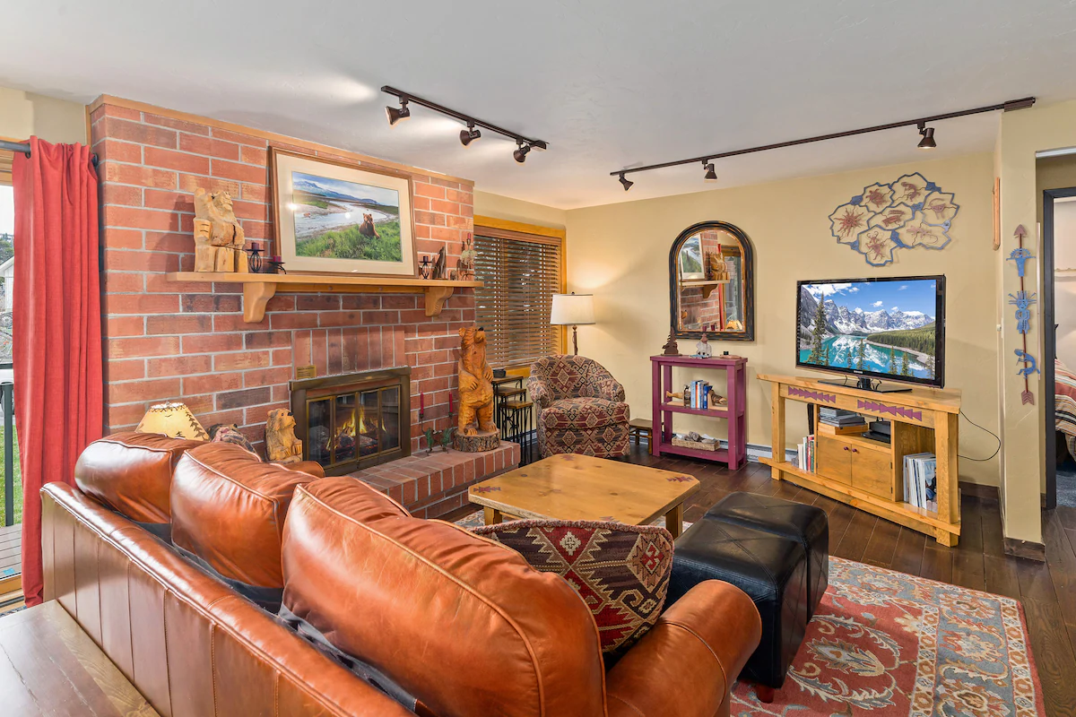 Bear Claw 107 Ski-In/Out Condo + Ski Shuttle! — photo 2