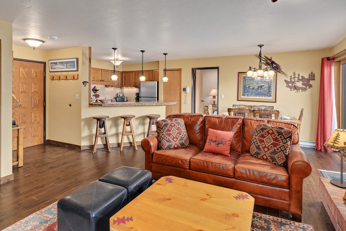 Bear Claw 107 Ski-In/Out Condo + Ski Shuttle! — photo 4