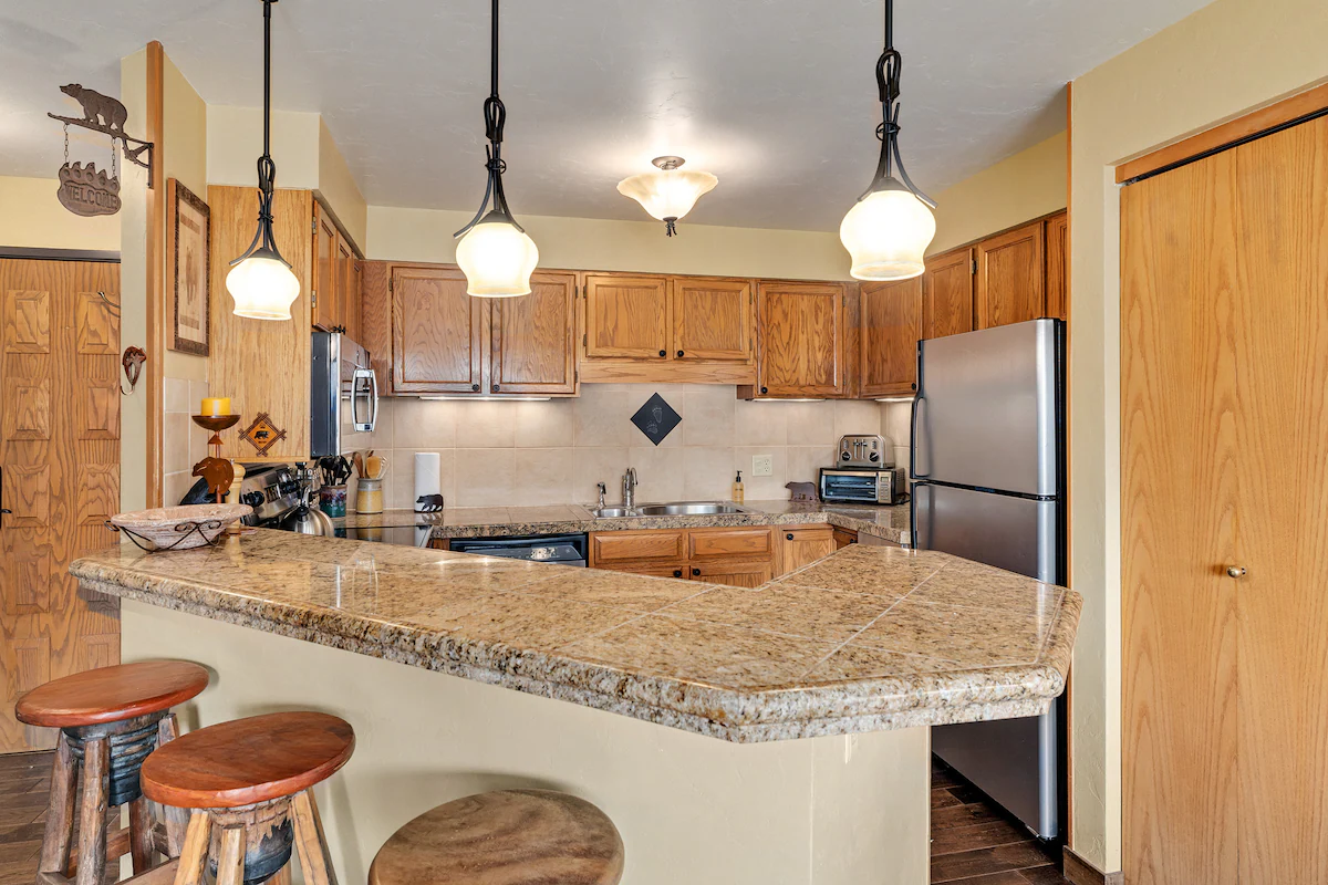 Bear Claw 107 Ski-In/Out Condo + Ski Shuttle! — photo 5